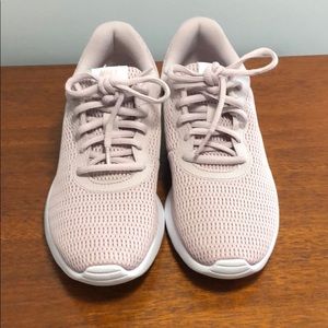 Nike Women’s Tanjun Sneakers (Rose)